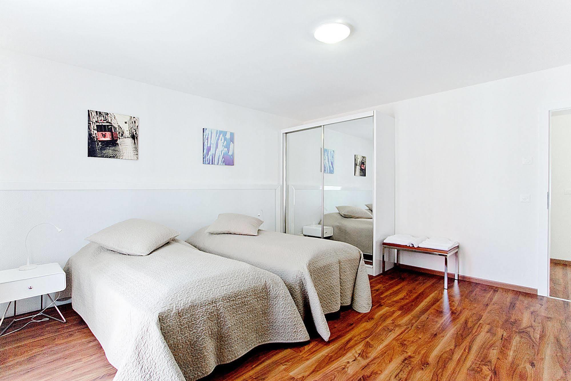 Premium Apartments By Livingdowntown Zurich Exterior photo